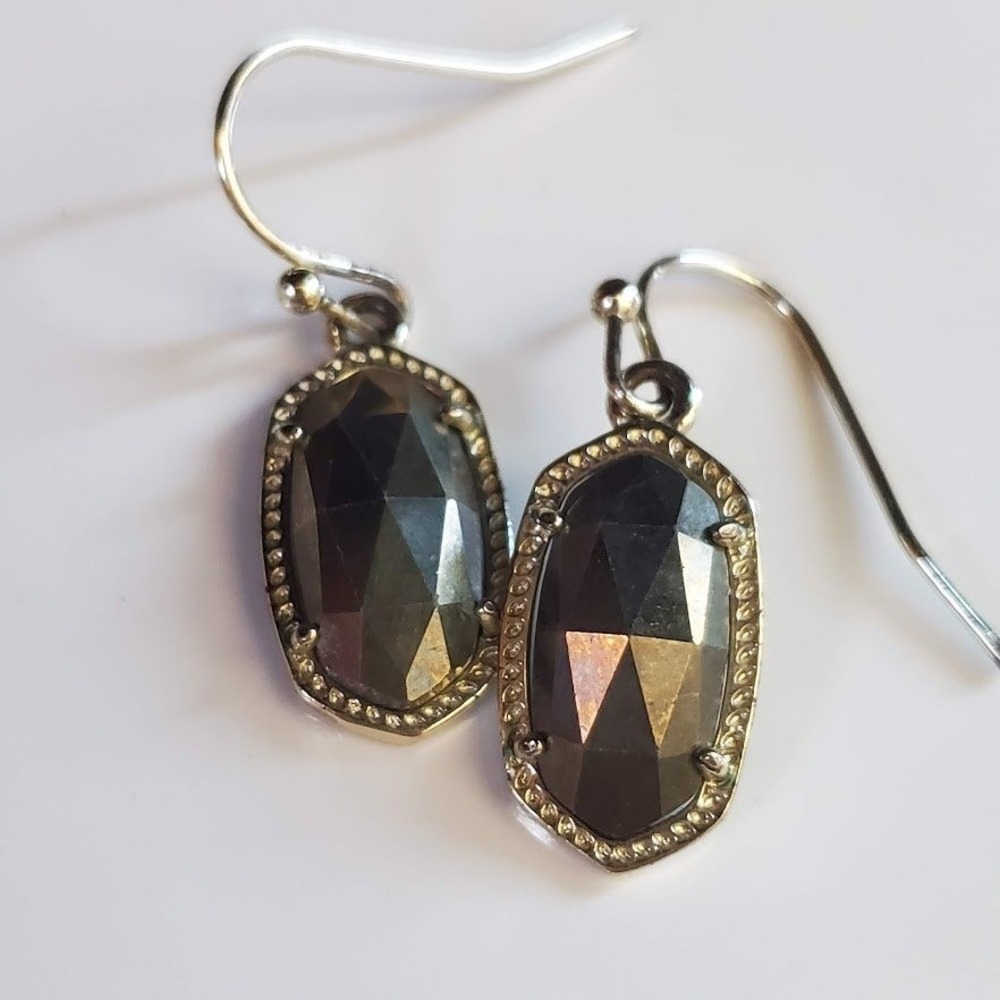 Kendra Scott Lee Drop Earrings Green Faceted Glass Gold Plate Dainty Small Edgy